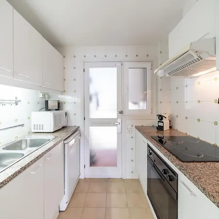 Apartment 2 Bedroom Near The L'Escala